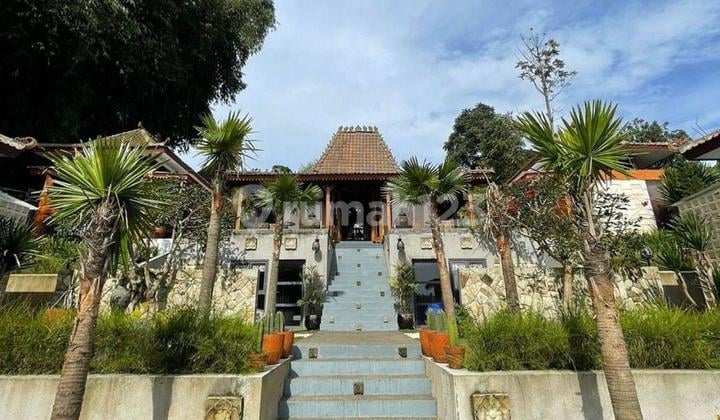 Villa Dijual Bagus Suasana Bali di Lembang , Bandung Barat