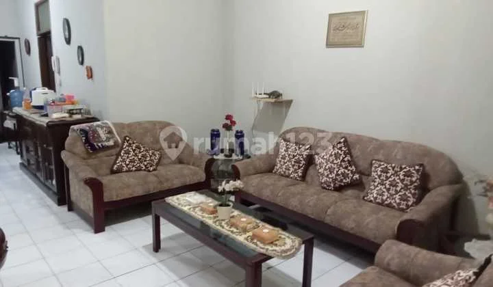 Rumah Dijual Bonus Kost 10 Kamar di Area Cikutra Baru , Bandung