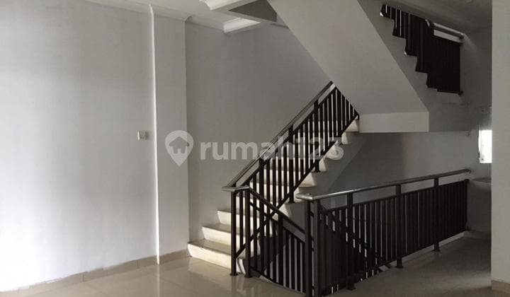 Three-Story Well-Maintained Ruko for Sale in Holis Regency, Bandung City.