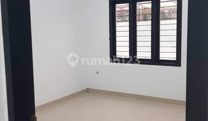 Disewakan, Dijual Rumah Minimalis Singgasana Pradana Mekarwangi