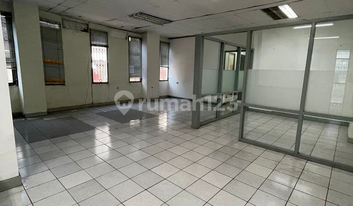 Shop House for Sale in a Highly Strategic Location in Pungkur Area, Bandung City