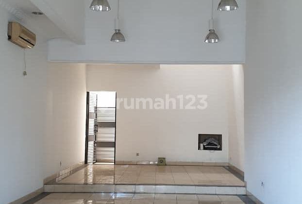 Ruko Disewa Strategis 2 Lantai di Jl Jend Sudirman, Bandung 09