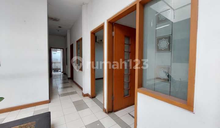 Business Space for Rent, Spacious and Strategic Location on Mainroad Jl Riau, Bandung