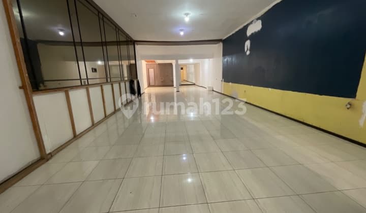 Ruko Disewa Strategis 1,5 Lantai di Mainroad Jl.jendral Sudirman
