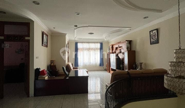 Rumah Dijual Nyaman Siap Huni di Setraduta Raya, Bandung