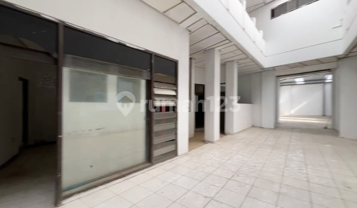 Ruko Besar Dijual 3,5 Lantai Siap Pakai di Jl.jendral Sudirman