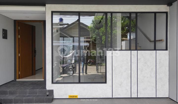 Rumah Dijual Lux Modern dan Siap Huni di Area Muara Barat, Bandung 01