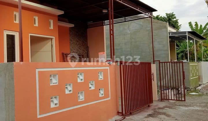 Rumah Sukodono Kelopo Sepuluh Dekat Jalan Raya