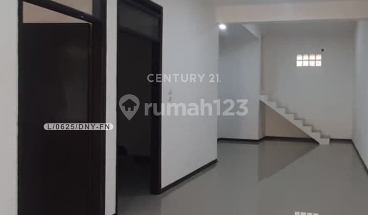 Rumah Dengan Lokasi Strategis Di Taman Holis Indah Bandung