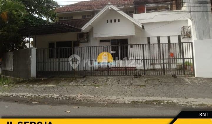 For rent: 1-story Lotus house in South Semarang city center.