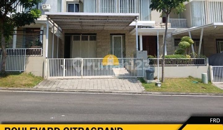 For rent beautiful furnished house on Cutragrand Boulevard, Sambiroto.