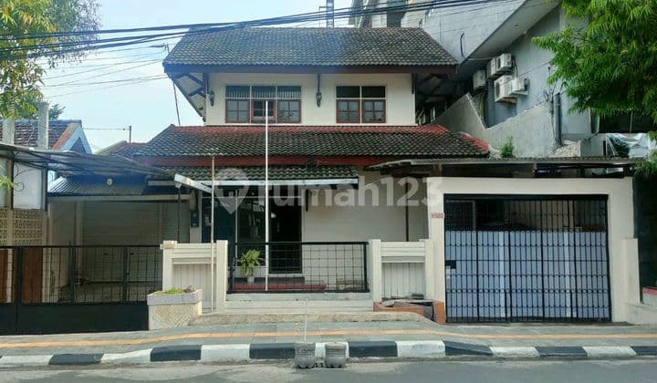 For sale, strategic city center house on Erlangga Raya Street, Pleburan.