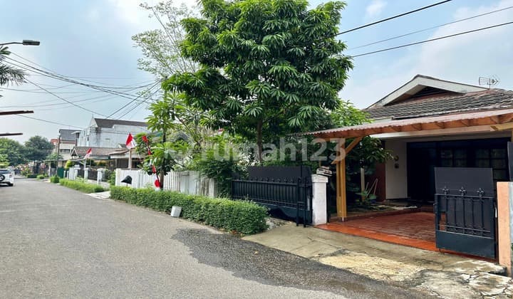Rumah Lama Di Dalam Komplek Bintaro Sektor 1 Jakarta Selatan