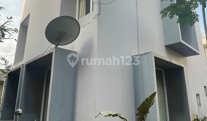Rumah Modern Minimalis Siap Huni 3 Lantai Di Kemang Bungur