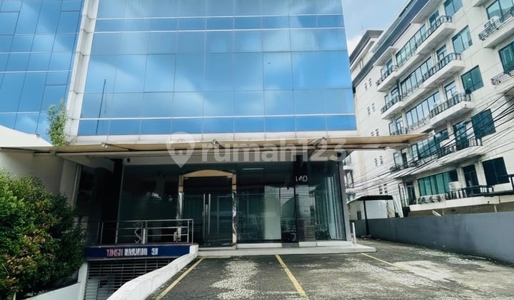 Gedung Komersial Strategis Siap Beroperasional di Jakarta Selatan