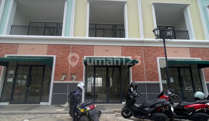 Ruko Baru 3 Lantai Konsep Modern Eropa di Bintaro