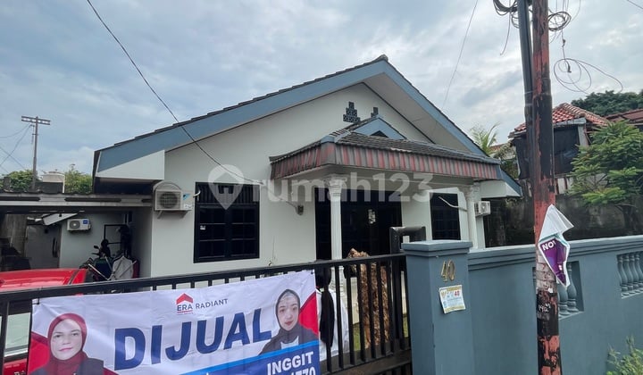 Rumah Lama Butuh Renovasi Lokasi Strategis Petukangan Utara