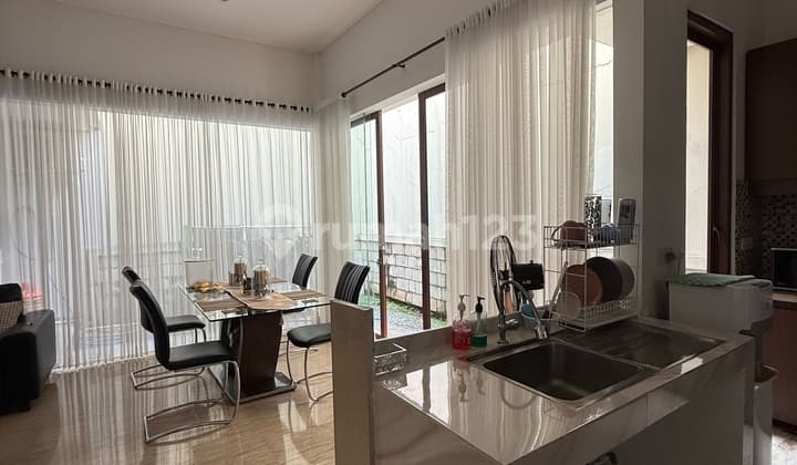 Rumah Bagus Siap Huni Modern Tropis di Pejaten Jaksel