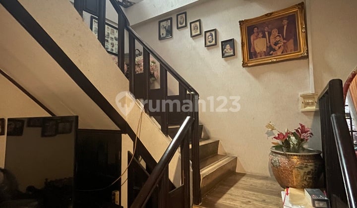 Rumah Pinggir Jalan Cocok Buat Usaha di Gandaria