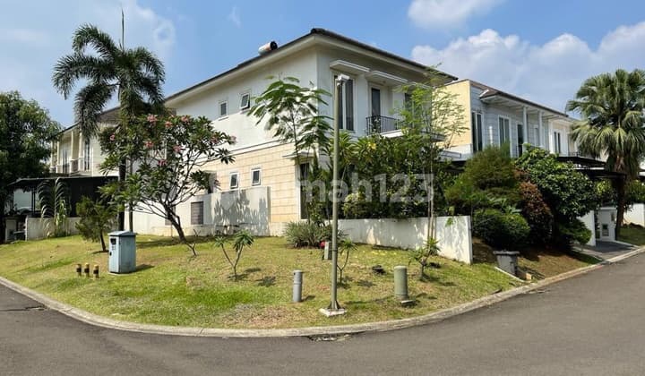 House in a Luxury Housing Complex with Strategic Location in BSD