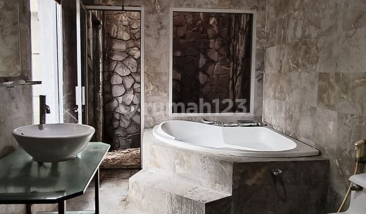 Dekat Akses Tol, Rumah, 2 Lantai, SHM, Dekat Landmark,