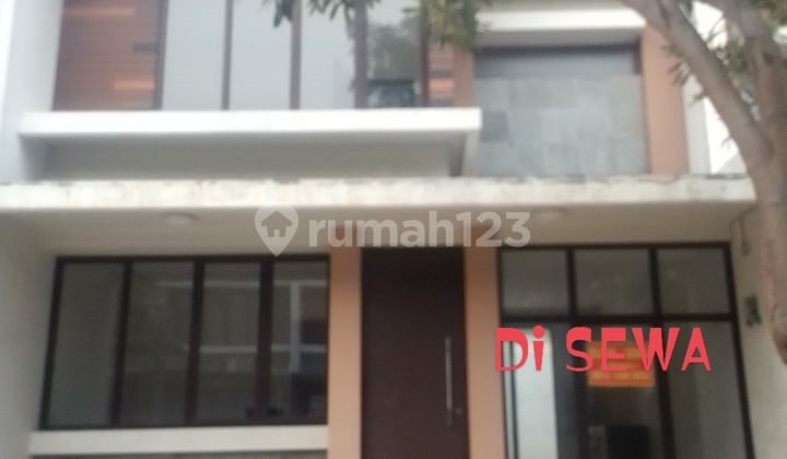 Di Sewa Rumah Keren Nice di Cluster Cosmo Lippo Cikarang