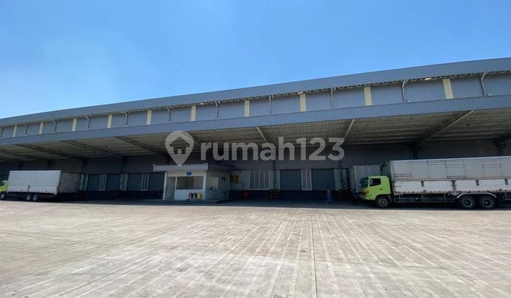 For Rent Warehouse or Factory Cool And Nice NEWLY RENOVATED
