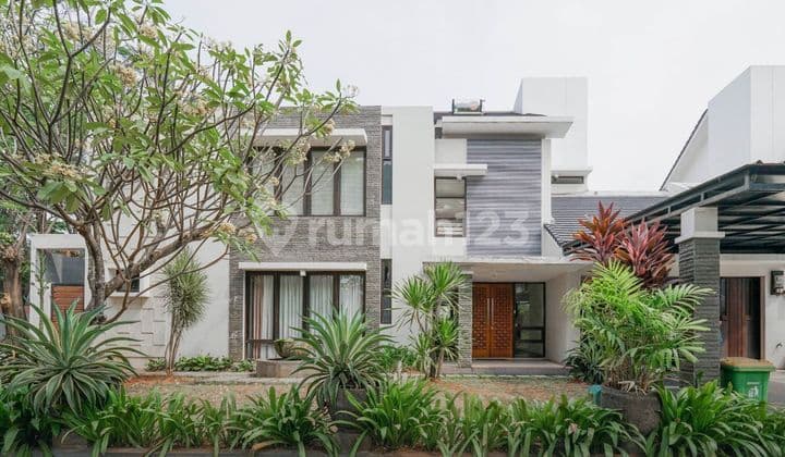 Cool and nice house for rent in Lippo Cikarang, ready to live in. Good price.
