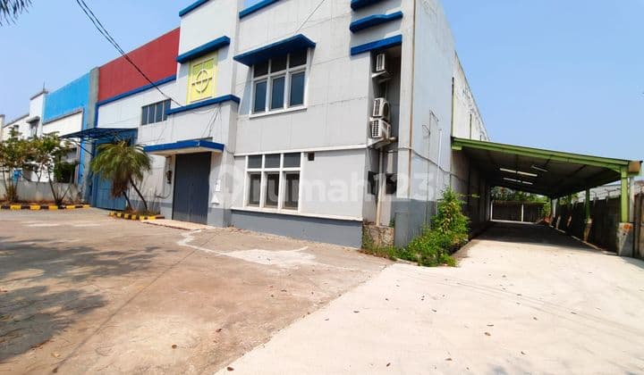 Cool and Nice for rent in a warehouse or factory in the Lippo Cikarang area. Cheap .