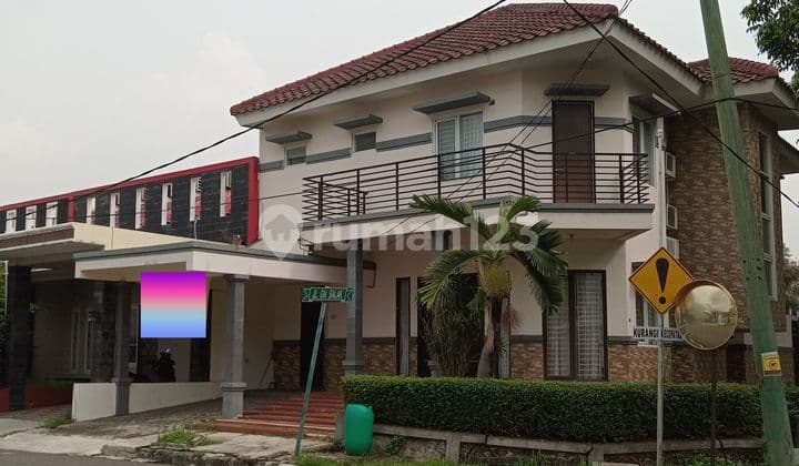 Cool and nice house in the luxury cluster in the Lippo Cikarang area.