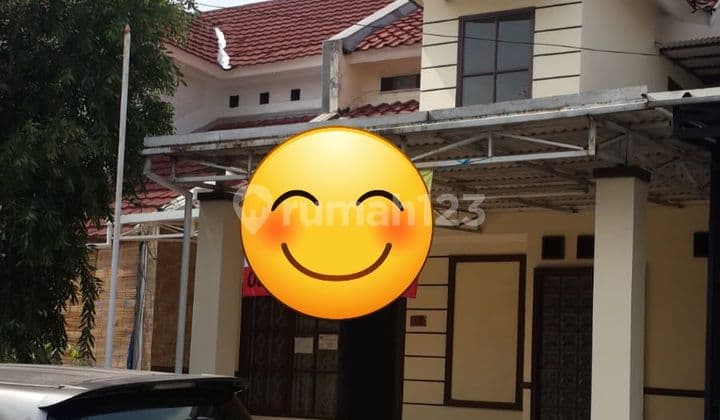 Cool, luxurious, and stylish house for rent in the Lippo Cikarang Industrial Area. Ready to occupy. Fully furnished. Located in the Dago area.