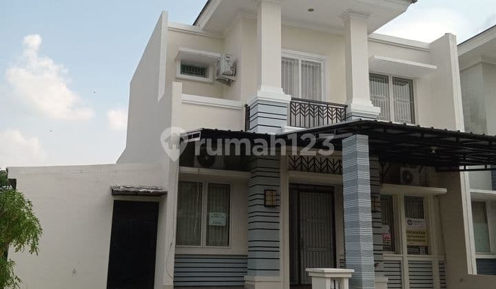 Cool and luxurious and a nice house to rent in the Lippo Cikarang area, semy furnished.