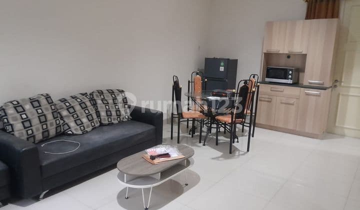 Cool, luxurious and nice. The house is ready to be rented and is fully furnished in the Lippo Cikarang Cluster.