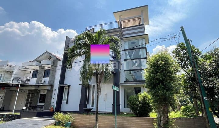 Cool, luxurious and good house for sale in the Lippo Cikarang complex housing cluster. Ready . Completed renovation. Fully Furnished. Ready to move in and use