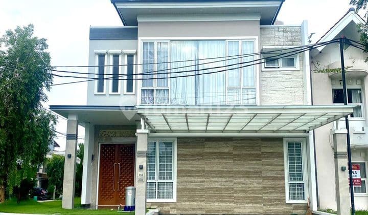 Cool Lux nice. The house in the Dago Lippo Cikarang area has 4 bedrooms and each room has a bathtub. Can live in immediately.