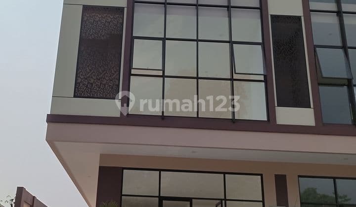 Cool Luxurious Good Shophouse to rent in the Lippo Cikarang area, 3rd floor. Location at Jalan Singaraja in front of Woter Boom, West Cikarang