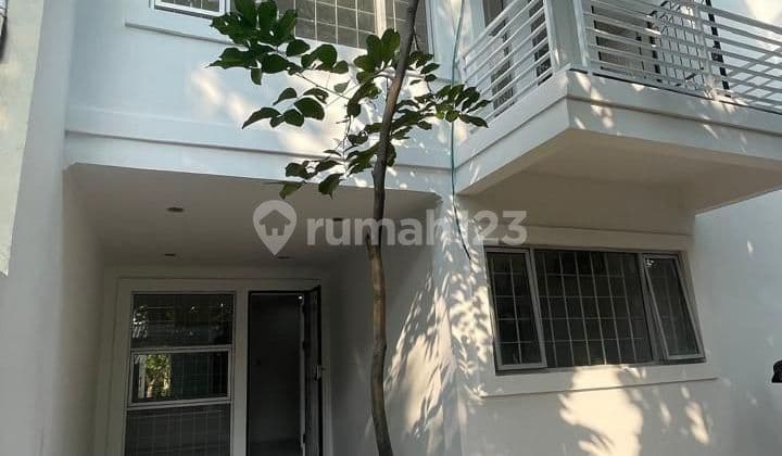 Cool, Luxurious And Nice House Sale In The Lippo Cikarang Area, Can To Move In Immediately.. New.