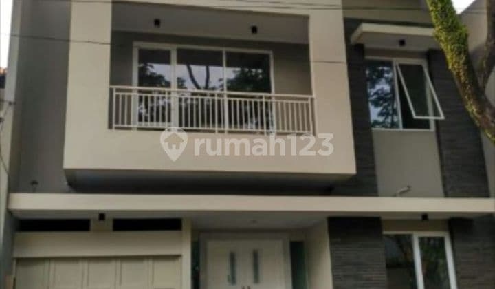 Luxurious, Cool And Nice House In The Lippo Cikarang Area.. Can Be Used Immediately With A Design Like An Apartment. It Has 8 Rooms And A Living Room In Each Room And A Balcony And There Is A Bathroom In 5 Bedroom.