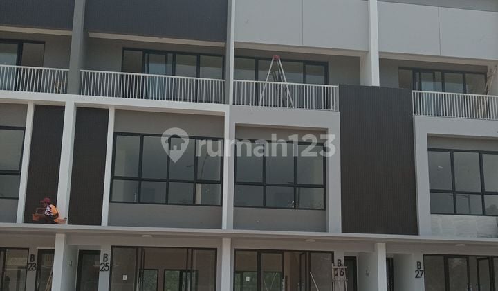 Cool, Luxurious And Nice Wonderful New Shophouse In The Lippo Cikarang Area For Business Or Office, Can To Use.