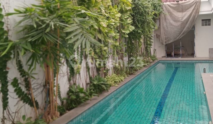 Luxurious, Cool And Nice House With Swimming Pool Facilities, Ac And Modern And Luxurious Kitchen Set. Each Room Has A Bathroom Inside.