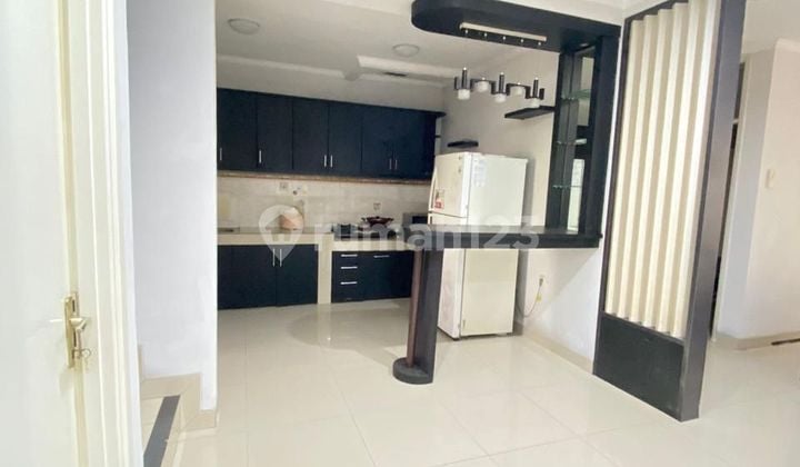 Luxurious, Cool, and Nice House with FT Facilities, AC, and Modern, Luxurious Kitchen Set. Each Room Has an Ensuite Bathroom.