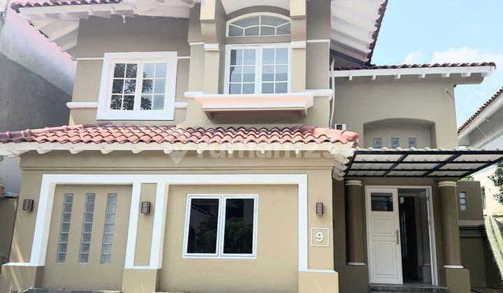 Luxury, Cool, and Nice House to Use in a Luxury Housing Complex.