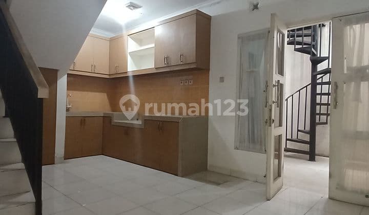 Rumah Murah Di Pondok Indah ,3 Kamar Tidur .lokasi Tenang Kompleks Pondok Indah Jakarta Sekalan 2 Lantai