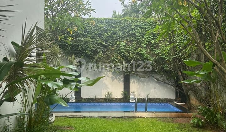 Cozy Living , Strategic Location At Kemang