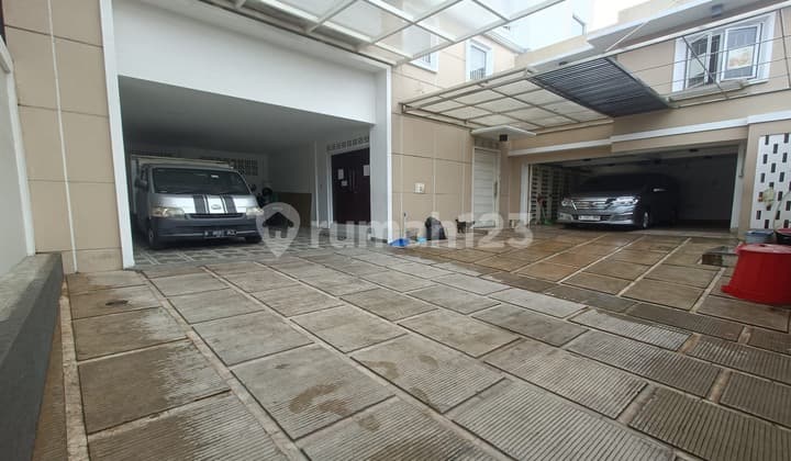 For Sale Jelambar Semi-Furnished House Size 15 X 21 SHM 5 Floors