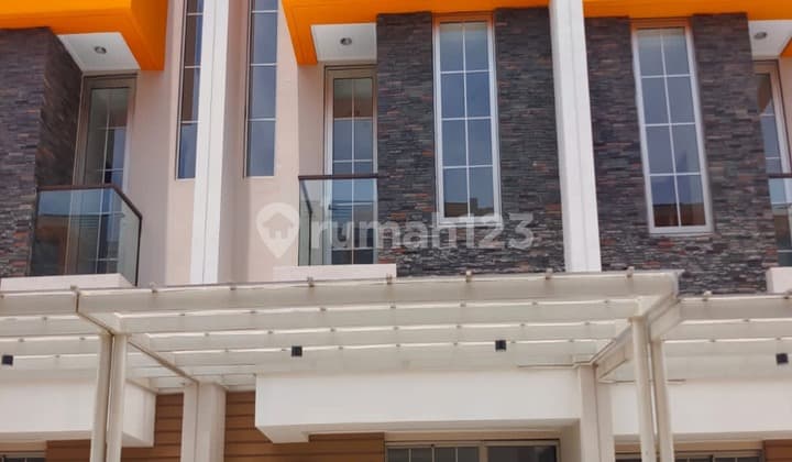 Quick Sale 3-Story House in PIK 2, Size 4.5 x 10