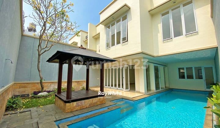 Rumah Baru Dengan Kolam Renang Di Pejaten Barat