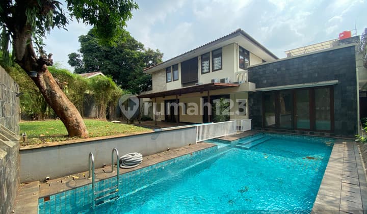 Rumah Mewah Dengan Private Pool Di Area Kuningan