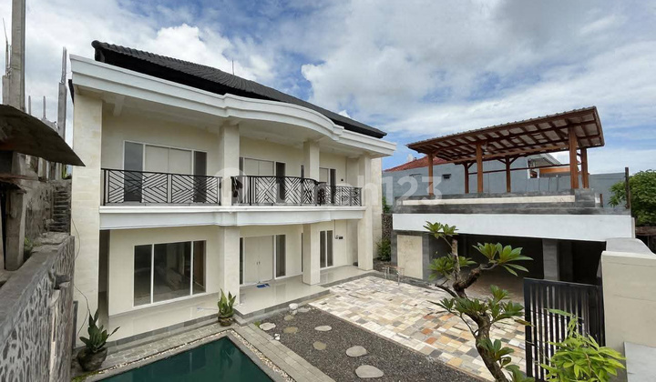 Rumah Mewah Semi Villa di Pusat Kota Denpasar
