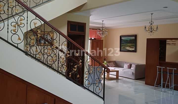 Rumah exclusive private pool pribadi Cluster Perancis Modernland